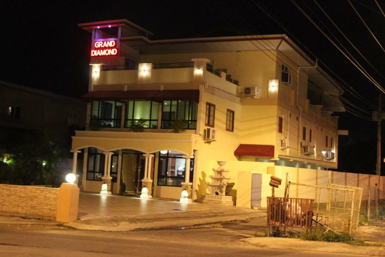 Grand Diamond Hotel Trinidad Piarco Buitenkant foto